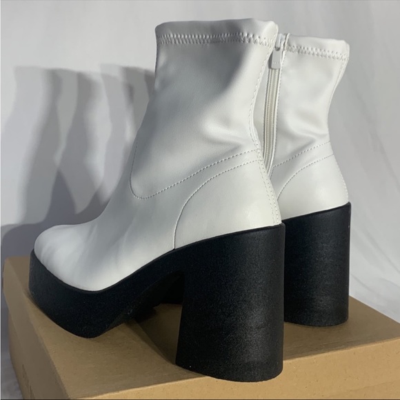 Steve Madden Luxurious Klayton White Black Heeled Boots New With Box Womans - Picture 3 of 5